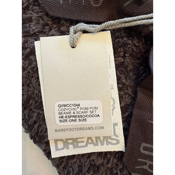 Barefoot Dreams CozyChic Pom Pom‎ Beanie and Scarf Set in Espresso/Cocoa NWT! - Picture 4 of 4